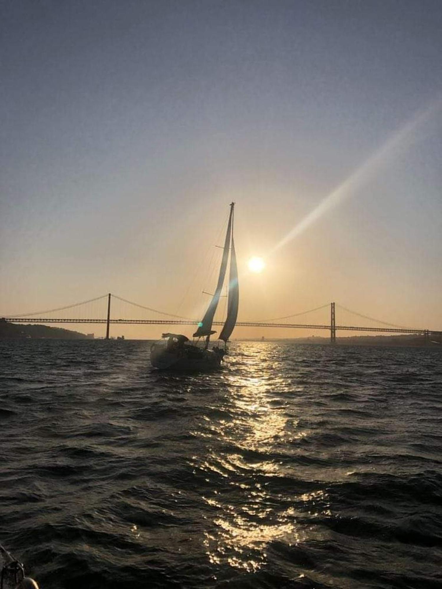 Lejlighed Be Local - Sleep Aboard The Santa Maria Sailing Boat In Lisboa